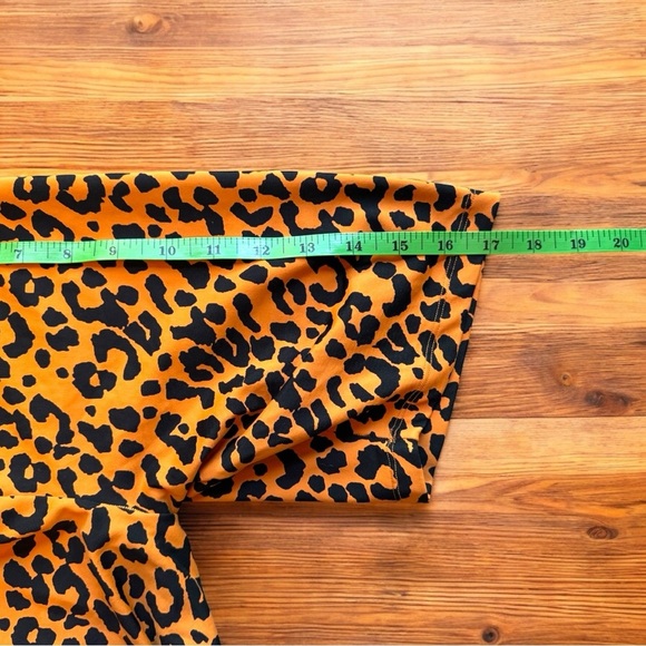 LICI FITLeopard Print Scrunch Biker Shorts - Size M - Animal Print / Orange - Picture 8 of 12
